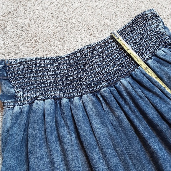 NWT Boho Tiered Denim Maxi Skirt by Blue Velvet Shirred Back Raw Hem Size M - Picture 4 of 12